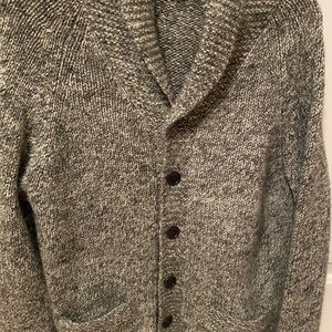 Soft & cozy men’s JCrew sweater